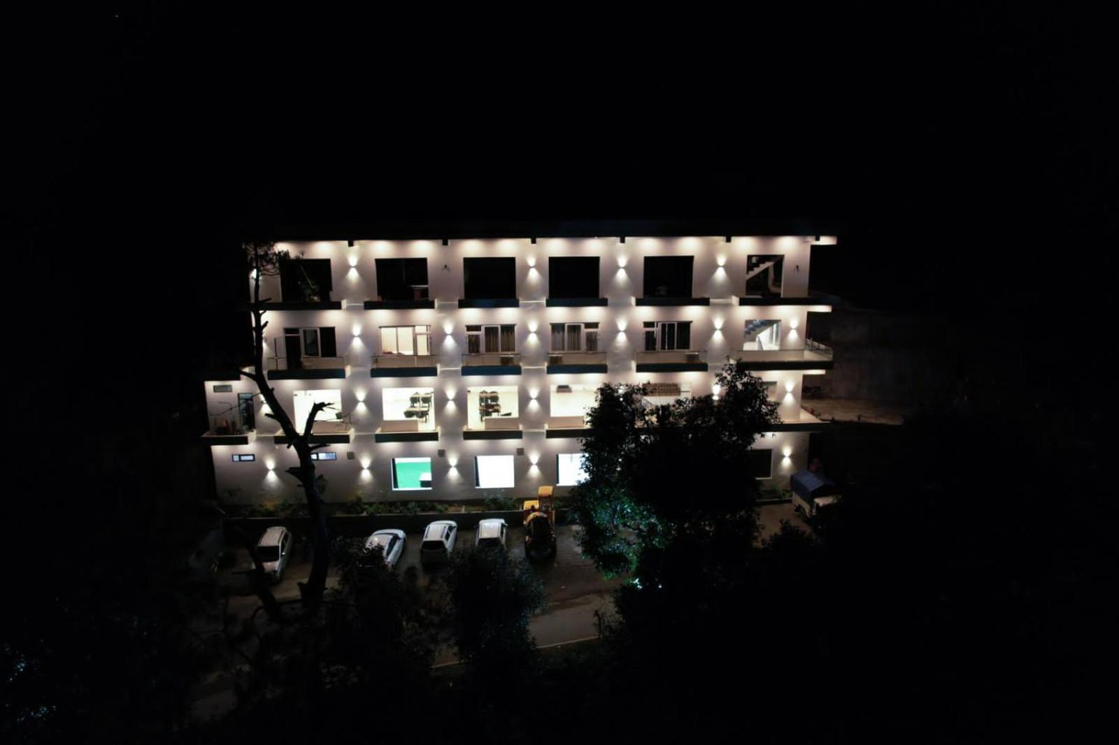 Hotel Candle Wood Chamba  Exterior photo